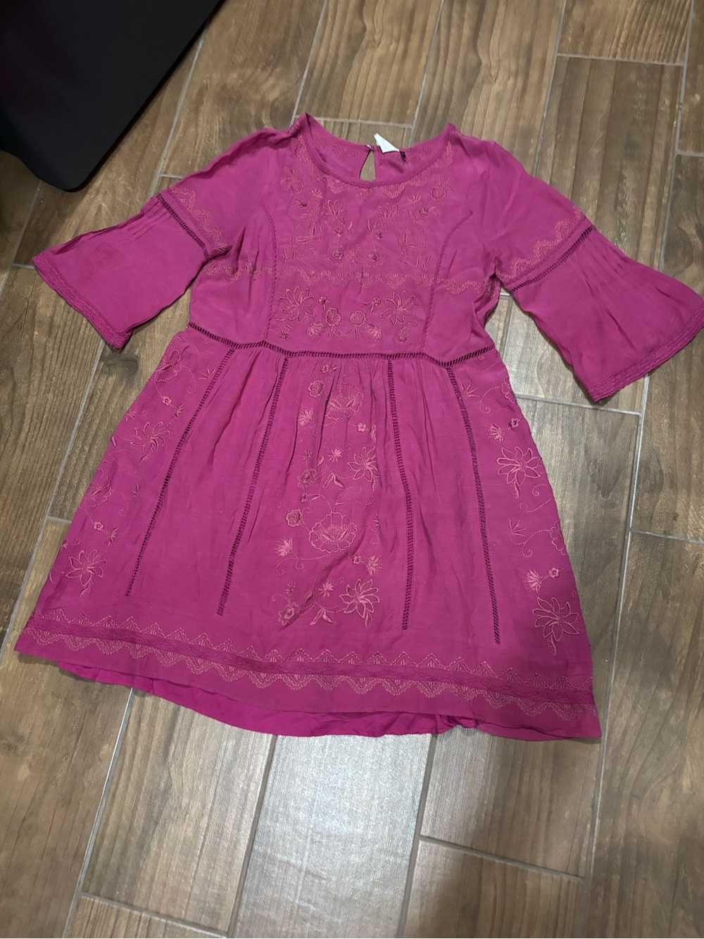 Anthropologie Akemi + Kin Magenta Embroidered Bell Sleeve Dress L
